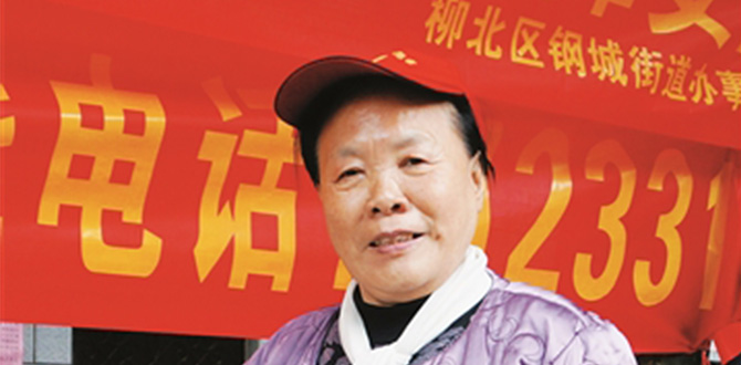 雀山社区67岁退休厂长  当起“和事佬”