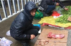 摆羊角卖猪肉？柳州有人卖假羊肉，记者暗拍记录肉贩行骗过程！