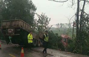 209国道穿山路段一大货车失控，电动车手被卷入车底，当场死亡