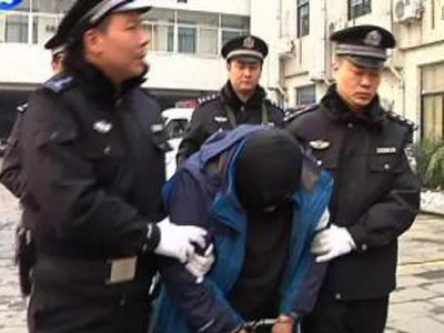 好可怕！柳石路一家烧烤摊老板竟是命案逃犯