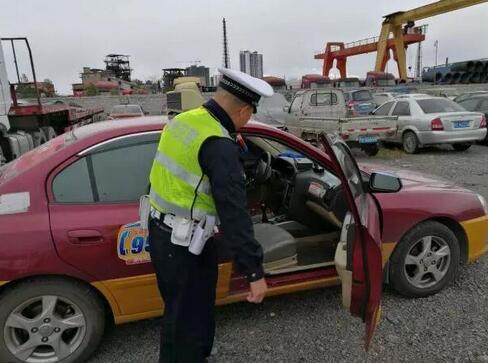 哼哼~~柳州某“出租车”司机耍小聪明被抓.....将面临1200元的罚款