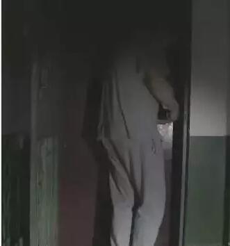 天啊！这个赌徒竟是持刀入室抢劫逃犯！潜逃了14年！