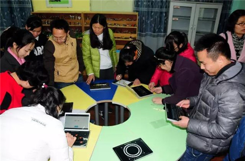 2017年柳州市中小学校心理健康设备使用培训会召开，快来看看有哪些好玩的！