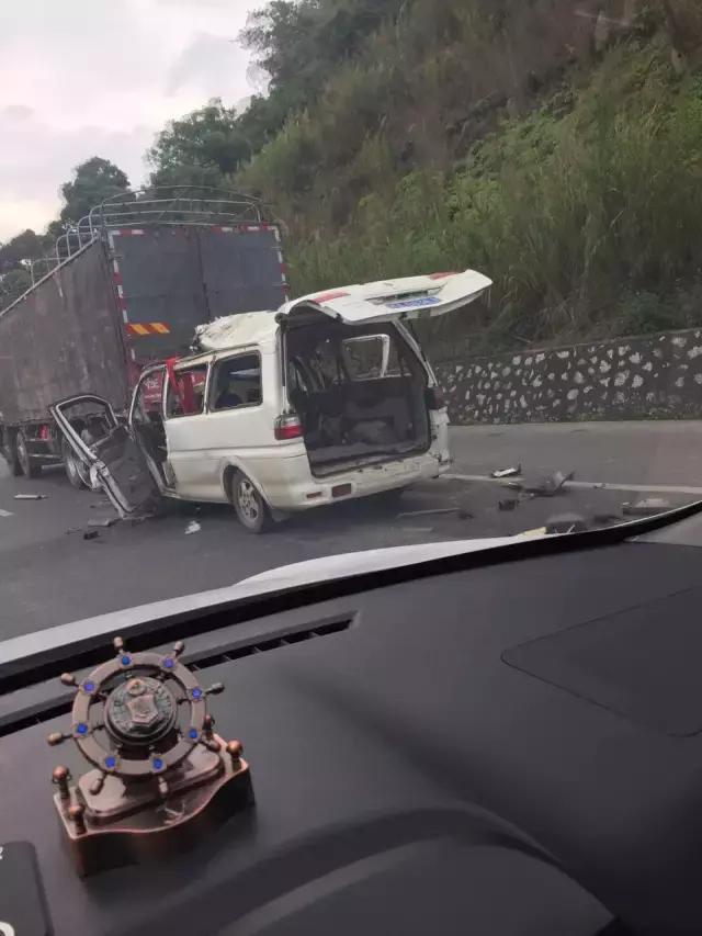 追尾大货车！南柳高速连续两起车祸造成2人死亡