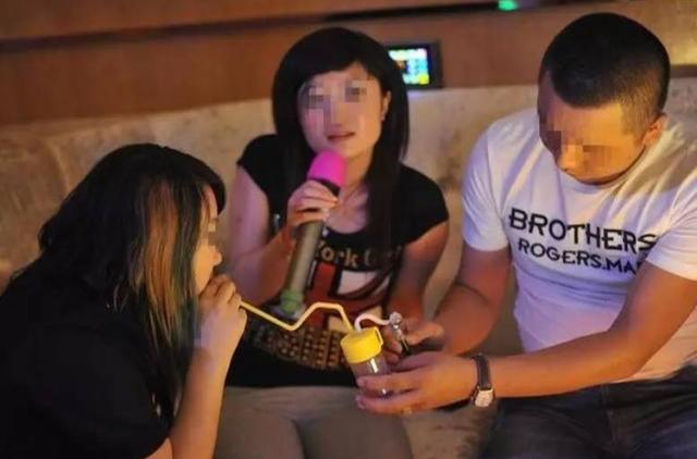 堂弟问是不是又吸毒？堂哥便找民警证“清白”，结果...
