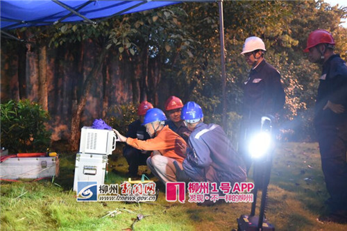 谁在暴雨中前行？柳州供电人员冒雨抢修送光明，为他们点赞！