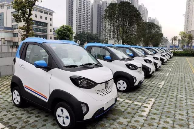 E100的福利：7月1日起，能走公交专用道、过桥不限单双号