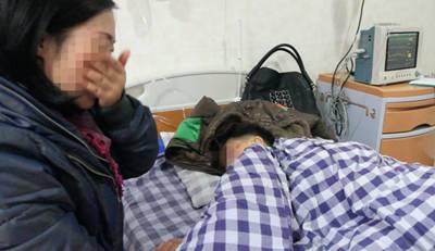 天啊！柳城一男子不满晚上要加班，竟用菜刀将同屋少年砍伤！