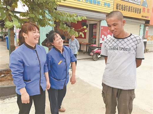 20岁“大男孩”忘了回家路 还好他遇到了这群热心的柳州人