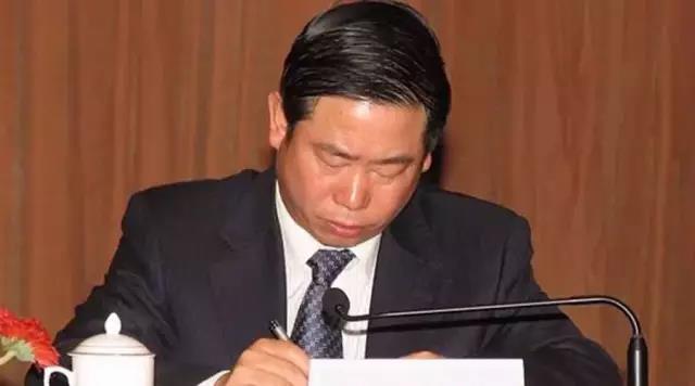 又打一虎！中国银监会原主席助理杨家才被“双开”