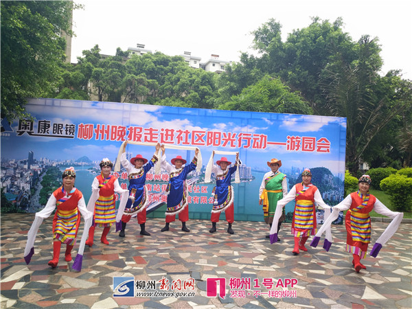 这个活动免费送老花镜还有其他丰厚礼品 附近的居民快来参加啊！