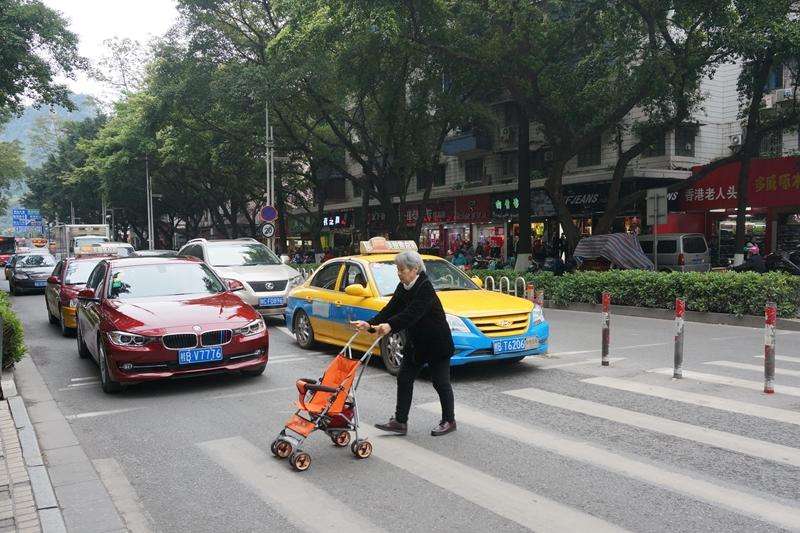 看完这个视频再动动手指 话费流量送给你！