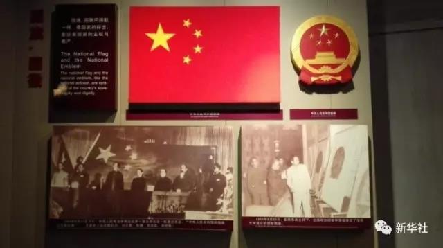 刚刚，我们的国歌正式立法了！