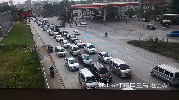为何柳堡路那么堵？路面正在进行大修 预计10月中旬完工