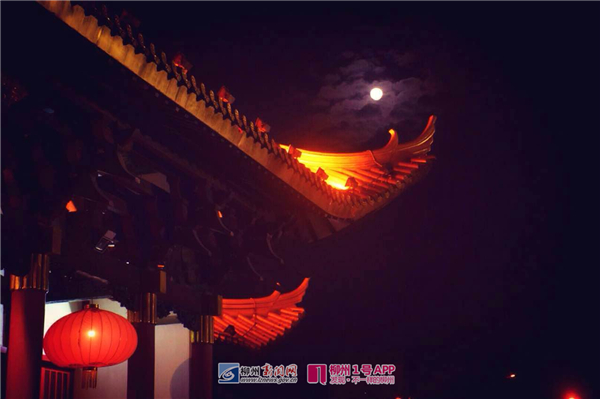 文庙迎来中秋祭月活动 300斤重的大月饼现身！