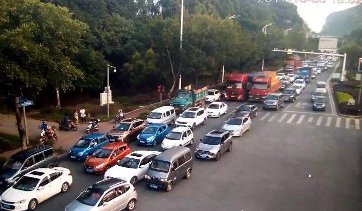 假期返程高峰今日“杀到”！不想再塞几个小时，就选这条路！