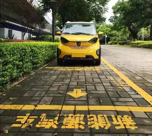 柳东新区3个大型停车场被责令整改 只因不执行新能源车免费停放政策