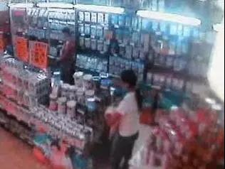 一男子拿着600元逛超市买奶粉，可却被民警拘留了！