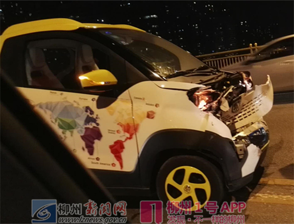 一起普通的交通事故为何刷屏？小E又一次火了...