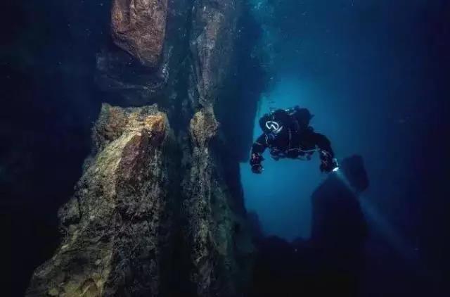 柳州发现70多米水下深蓝洞穴，这个秘境通往哪里……