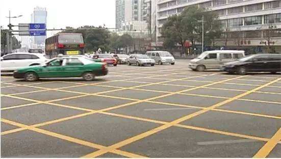 在这些黄色网格区内，一定不要这样做...很多老司机都不懂！