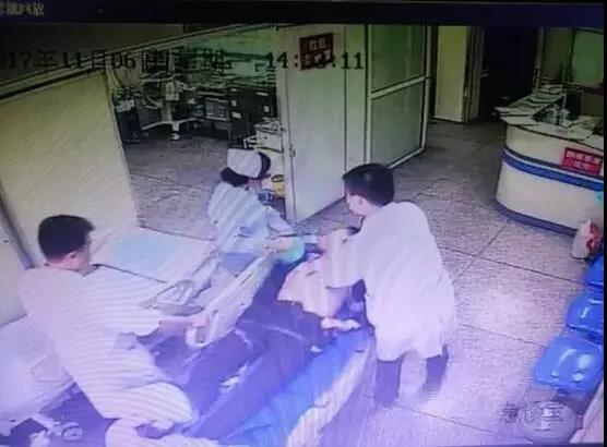 又是柳州医生！15000次按压击退死神、动车救人！为你们打call！