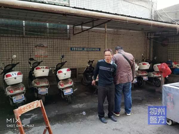 小贼胆大！茅山路一男子竟在派出所门口偷车！太放肆