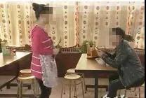 八一路一粉店老板娘被食客打翻在地，就因为讲了这句话