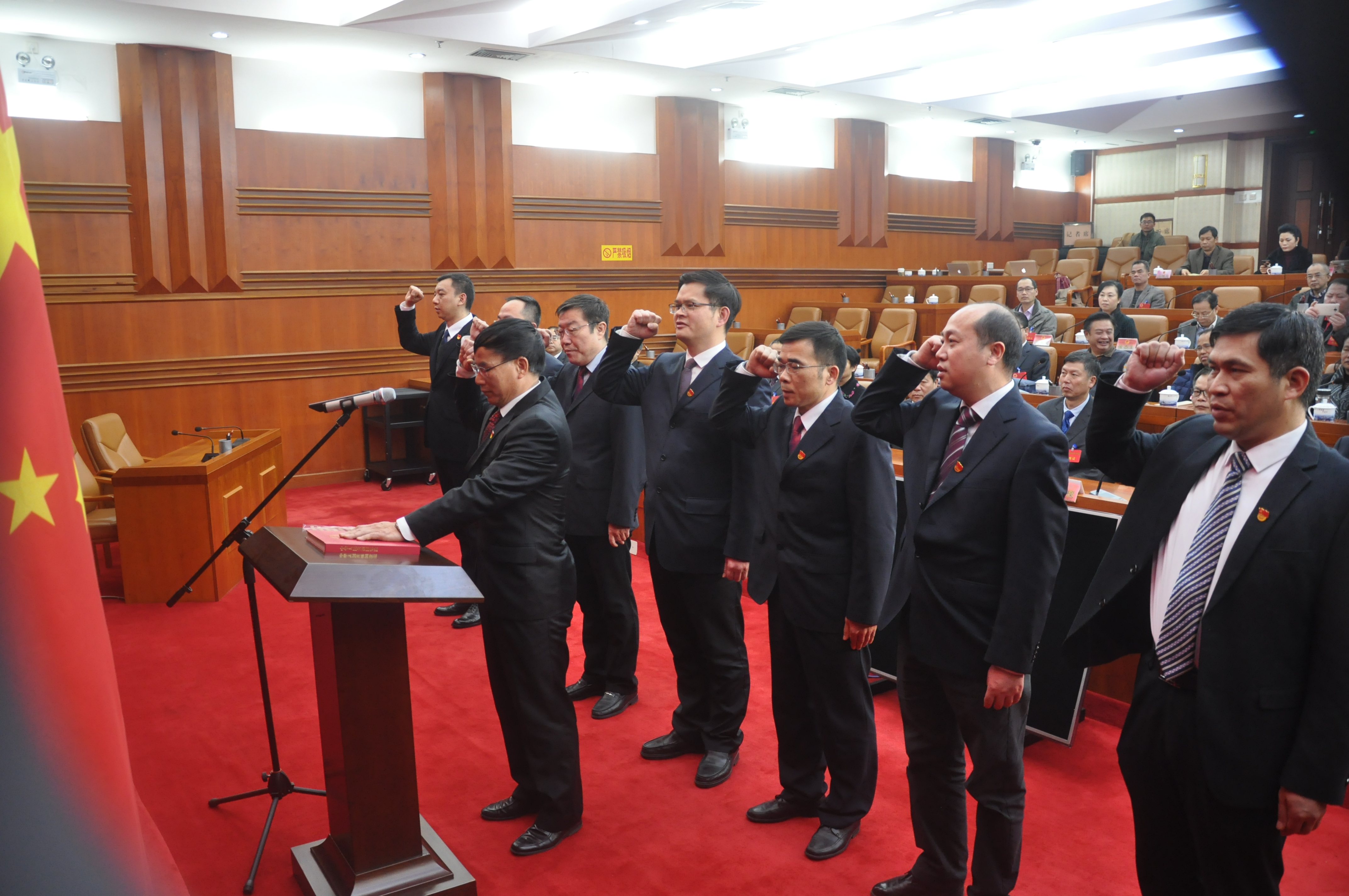 我市监察委领导班子集体亮相 畅谈反腐新部署新作为