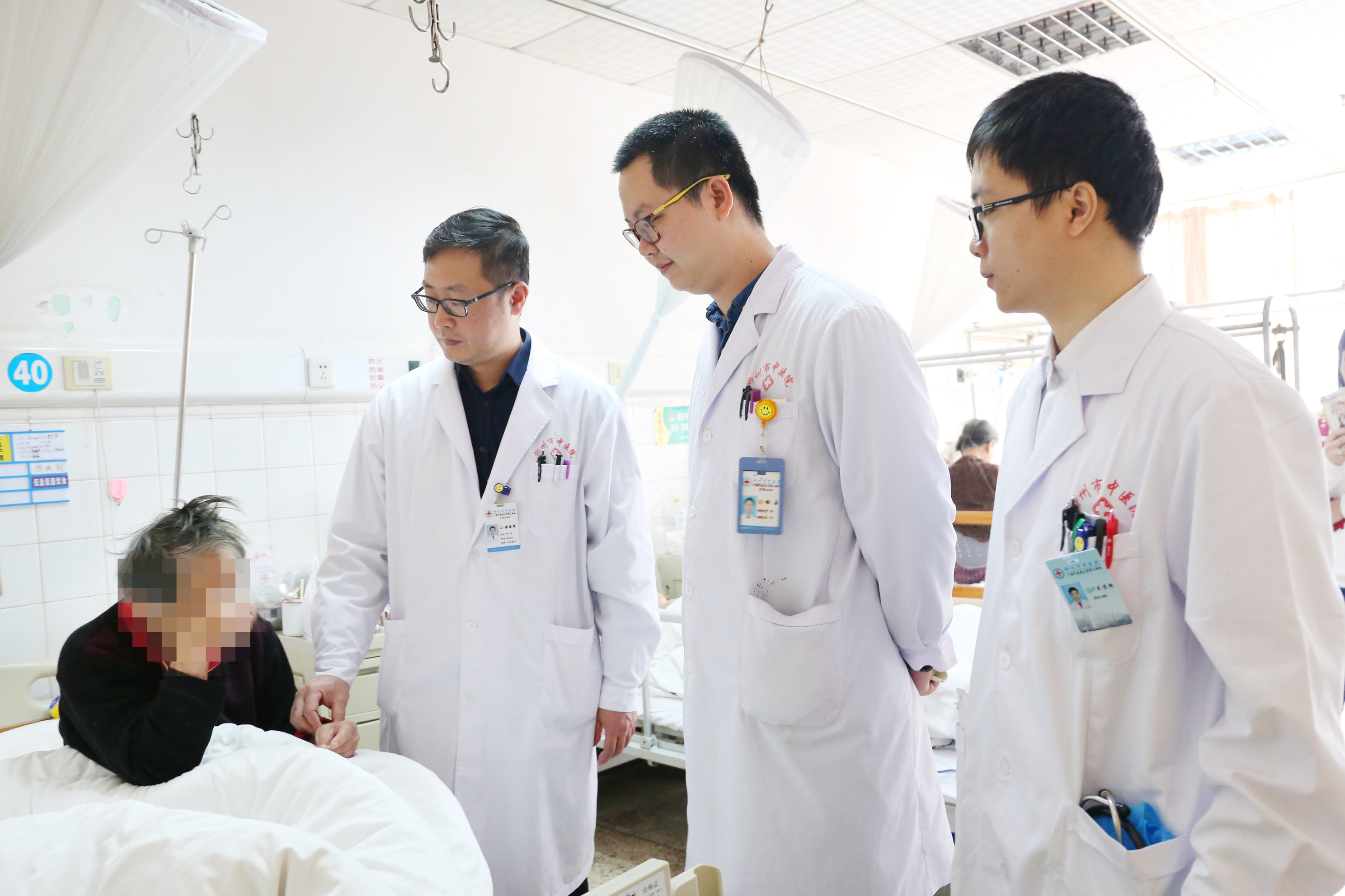 又是这个柳州医生！这一次是在万米高空上救助晕厥乘客