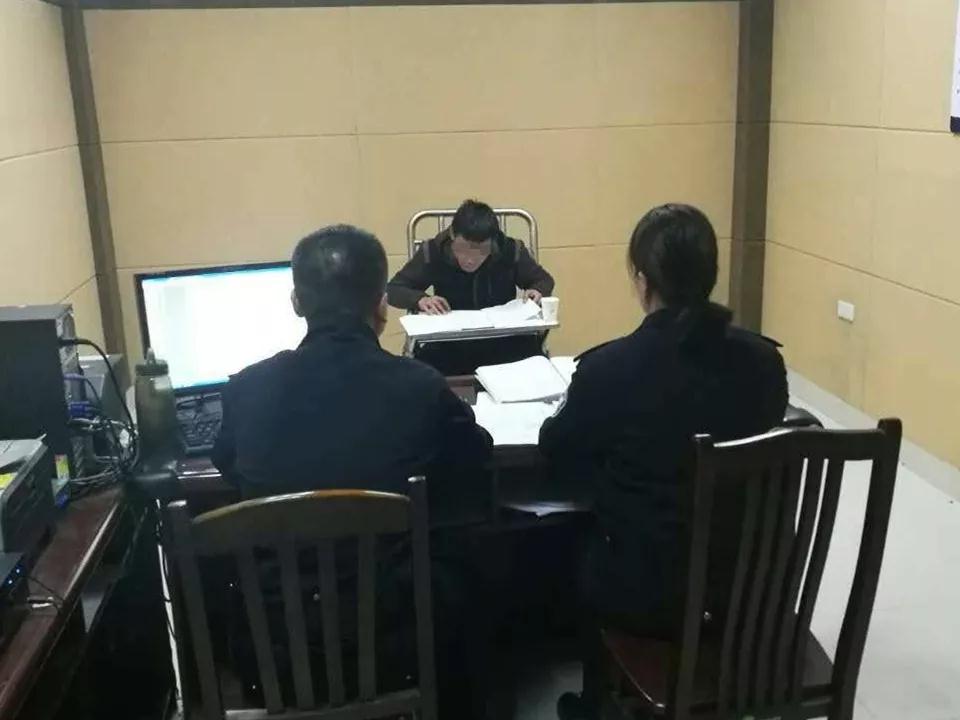 情侣闹矛盾开车进警局调解   柳州警方为何追究法律责任