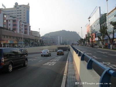 西江路改造施工，高峰期通行要注意了