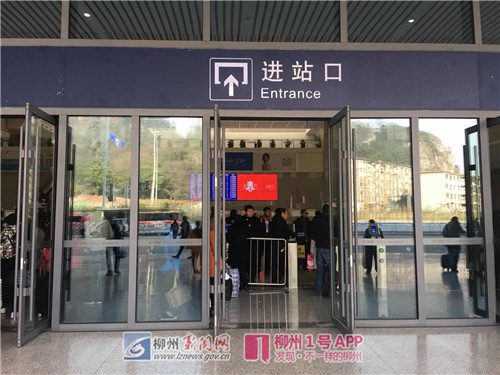 图二为改变后的一楼进站大厅的进站口.jpg