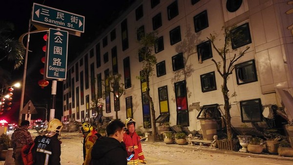 搜救人员现场图.jpg