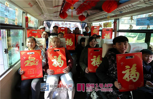 融水县|返乡农民工坐上爱心班车回家团圆