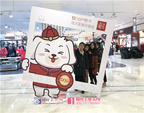 在可爱的狗狗相框里拍照.jpg 在可爱的狗狗相框里拍照.jpg