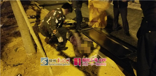 骑电驴在柳江大道上逆行，女子被面包车撞飞当场丧命