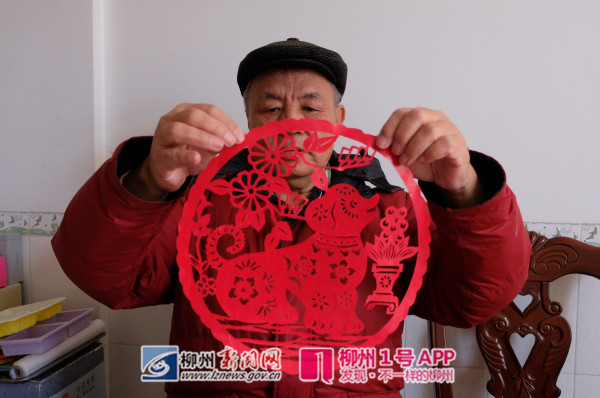 杨永全的狗年剪纸窗花.jpg 杨永全的狗年剪纸窗花.jpg