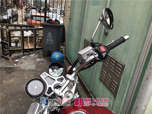 1号追踪|民警:摩托被砸后，车主等人与保安曾有拉扯但不存在殴打