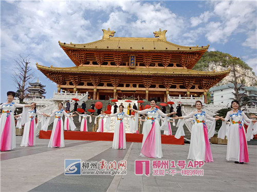在文庙秀旗袍、在融水扮“芒篙”，今天，她们这样过妇女节
