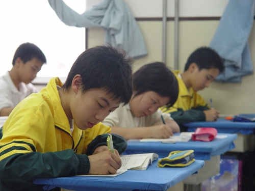 吓哭！“学习不刻苦”涉嫌违法？网友：还好我毕业了……