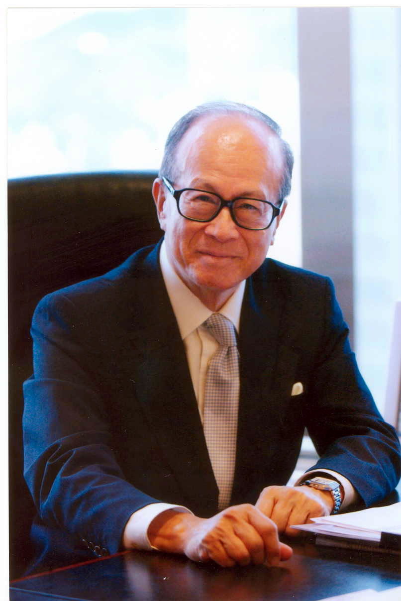 李嘉诚宣布退休，长子李泽钜接棒，原来他的退休计划已酝酿22年！