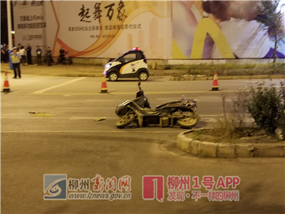 文昌路与万象路路口发生车祸 电动车骑手当场死亡