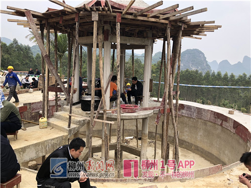 两侧带水池凉亭.jpg 两侧带水池凉亭.jpg