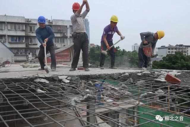 三中路图书馆西面出现5层违建，被城管贴封条还加紧施工