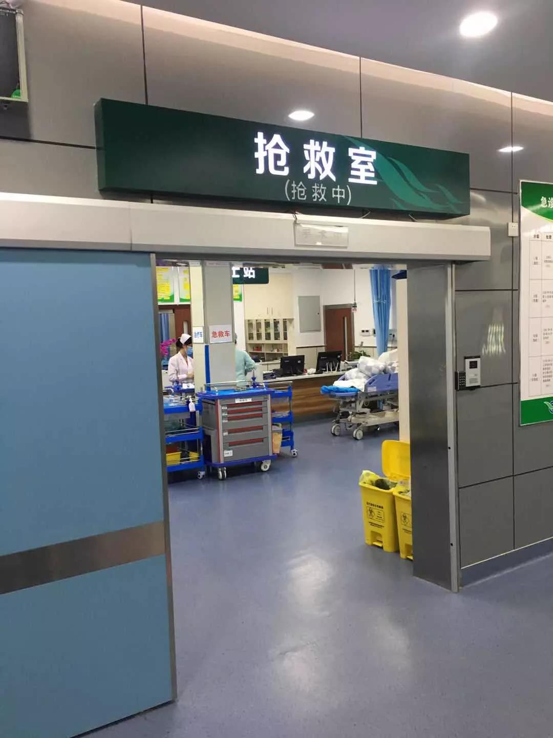 柳州仔在南宁入住某酒店后突然昏迷，裤管里掉出一条毒蛇……