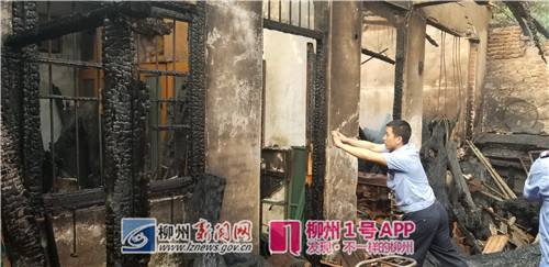 视频|柳邕路两间平房被烧毁 消防人员已赶到现场