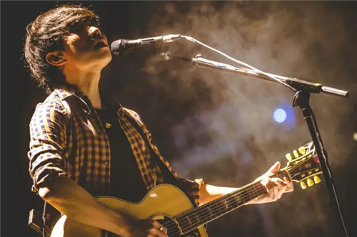 想听音乐、看海豚吗？赵雷、黑豹乐队等30位音乐人在三娘湾等你
