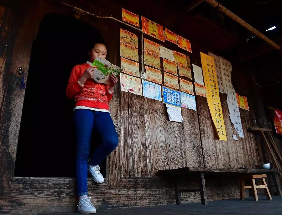 人民日报微信头条关注|这是寒门学子家里最醒目的“装修”