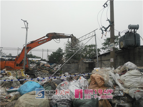 太阳村一违建厂房包裹高压电力设施 谁敢在里面上班？